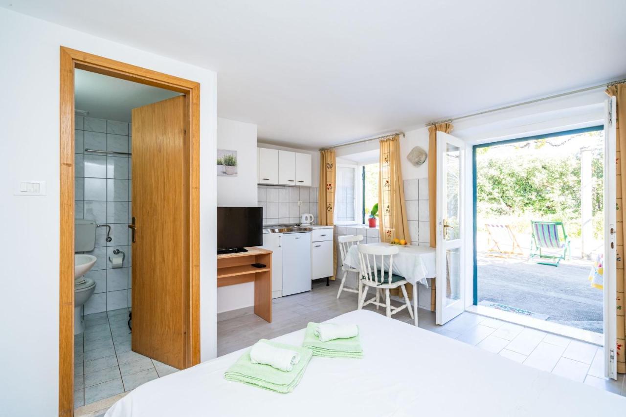 Apartments Lidija ザトン エクステリア 写真